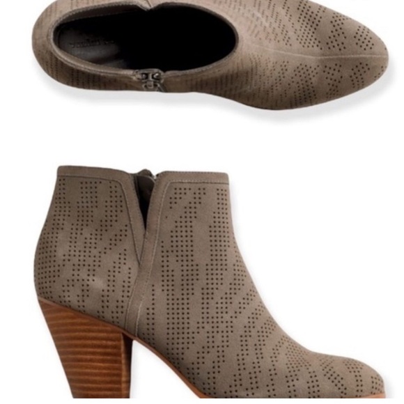 violet & Red ankle booties. 10 - Picture 5 of 6